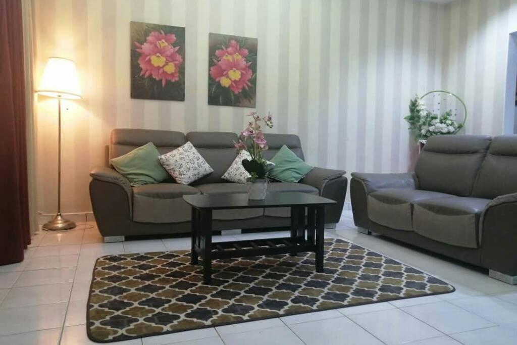 Orked Aeridina Homestay Puchong Exterior photo